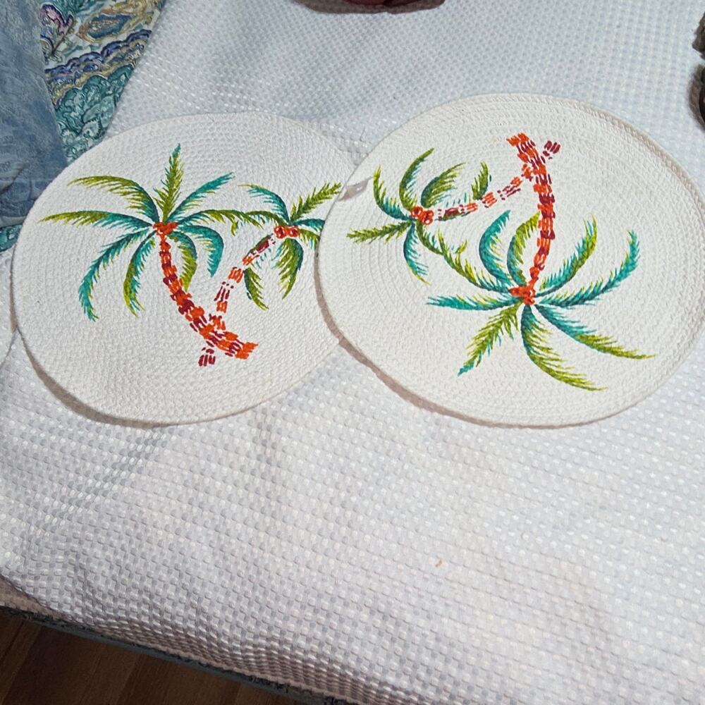 SET OF 2 TROPICAL HANBRAIDED ROUND PLACEMATS